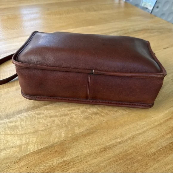 Vintage COACH 70s 80s Carnival Crossbody Brown Leather Small/Med Bag - Picture 4 of 16